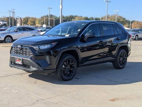 Used 2022 Toyota RAV4 LE image 9