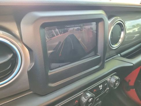 Used 2021 Jeep Wrangler Unlimited Sahara AWD/4WD image 13