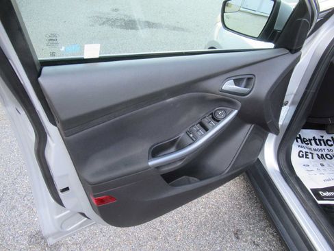 Used 2014 Ford Focus Titanium FWD image 14