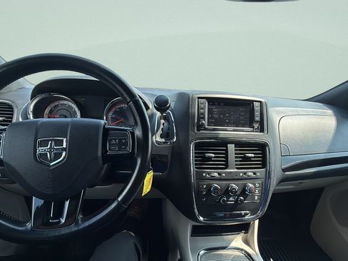 Used 2020 Dodge Grand Caravan SXT FWD image 12