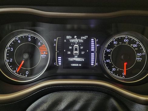 Used 2017 Jeep Cherokee Latitude FWD image 23