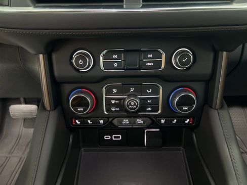 Used 2024 Chevrolet Tahoe High Country image 16