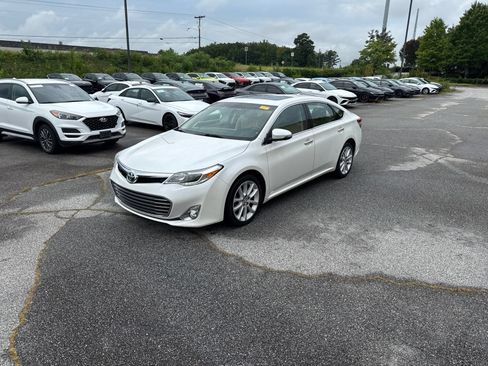 Used 2015 Toyota Avalon Limited FWD image 1