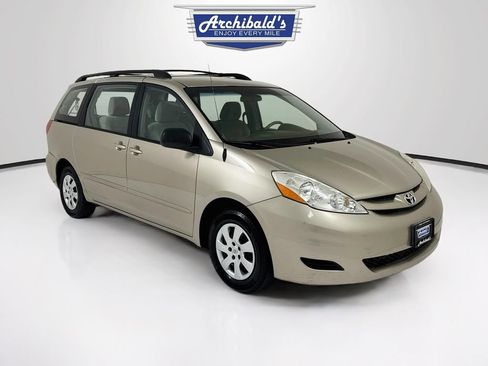 Used 2009 Toyota Sienna CE FWD image 1