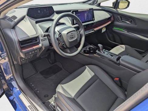 New 2025 Toyota Prius Plug-In Hybrid FWD image 3