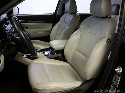 Used 2020 Kia Telluride S w/ S 8 Passenger Seating Package AWD/4WD image 10