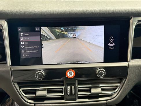 Used 2025 Porsche Macan image 33