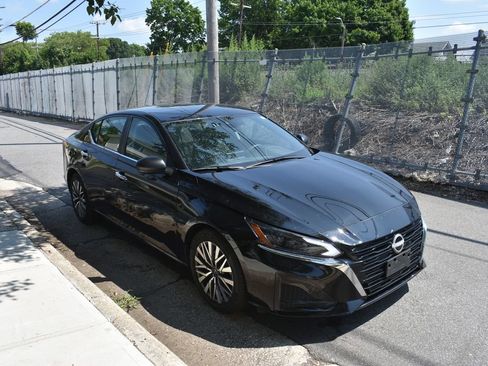 Used 2025 Nissan Altima 2.5 SV FWD image 4