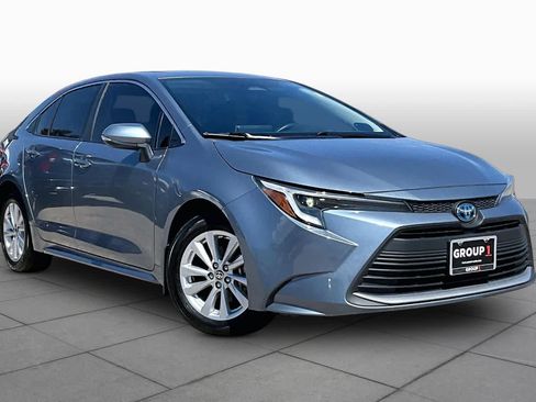 Used 2024 Toyota Corolla XLE FWD image 3