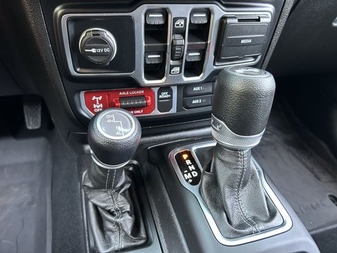 Used 2024 Jeep Wrangler Unlimited Sport AWD/4WD image 24