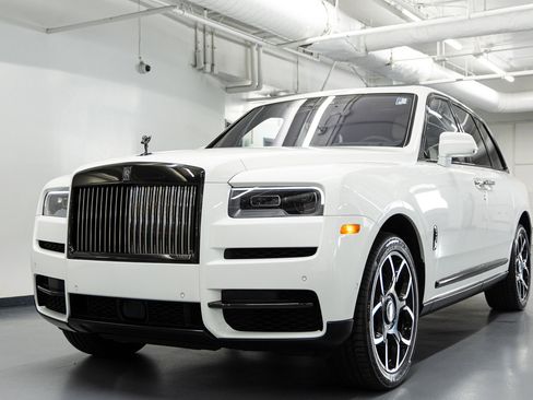 Certified 2023 Rolls-Royce Cullinan Black Badge w/ Driver's Package AWD/4WD image 2
