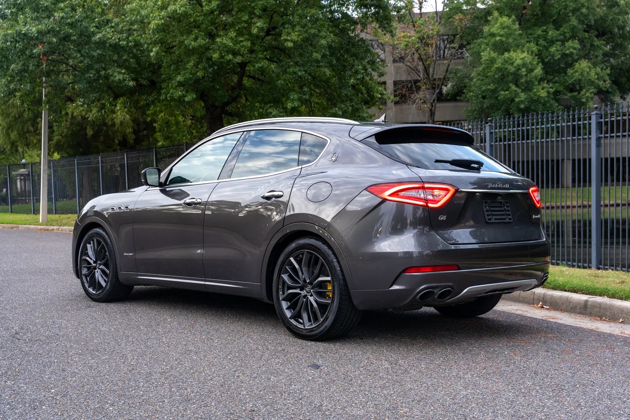 Used 2019 Maserati Levante GranLusso AWD/4WD image 8