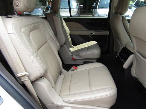 Used 2020 Lincoln Aviator Reserve image 44