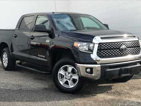 Used 2018 Toyota Tundra SR5 w/ SR5 Upgrade Package image 33