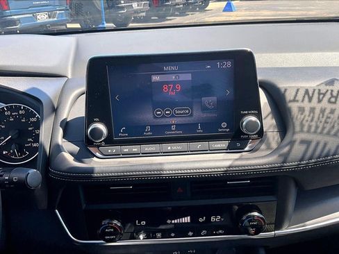 Used 2025 Nissan Rogue SV AWD/4WD image 6