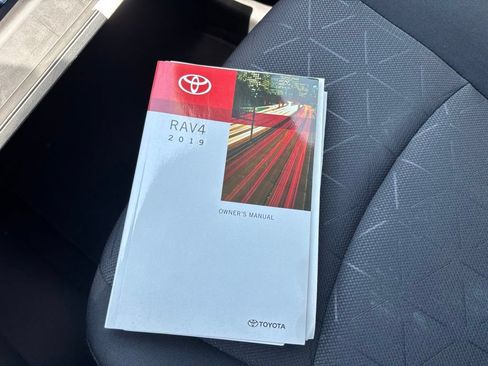 Used 2019 Toyota RAV4 XLE FWD image 29