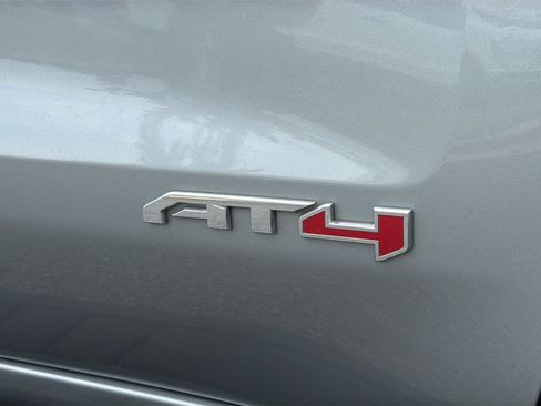 Used 2024 GMC Sierra 1500 AT4 w/ AT4 Premium Package AWD/4WD image 8