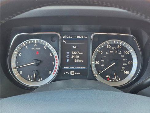 Used 2019 Nissan Titan SV w/ SV Convenience Package RWD image 10