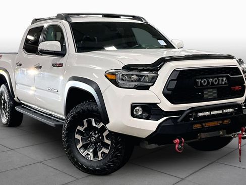 Certified 2023 Toyota Tacoma TRD Off-Road AWD/4WD image 3