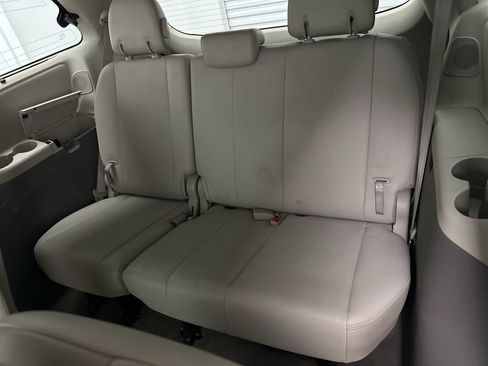 Used 2012 Toyota Sienna Limited w/ Premium Pkg image 13