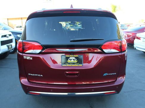Used 2017 Chrysler Pacifica Platinum image 6