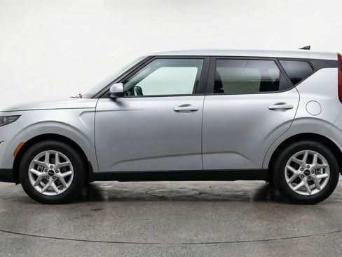 Used 2025 Kia Soul LX w/ LX Technology Package FWD image 5