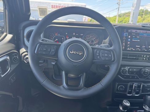 Used 2024 Jeep Wrangler Unlimited Sport AWD/4WD image 12