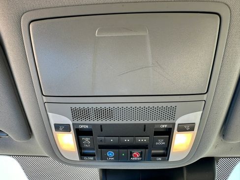Used 2018 Acura TLX w/ Technology Package FWD image 27