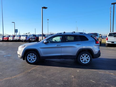 Used 2017 Jeep Cherokee Latitude w/ Comfort/Convenience Group image 7