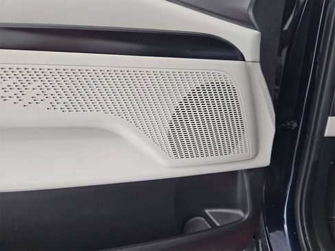 Used 2023 Kia Carnival LX image 30