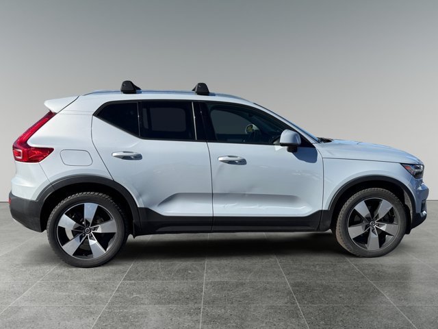 Used 2022 Volvo XC40 T5 Momentum w/ Premium Package AWD/4WD image 6