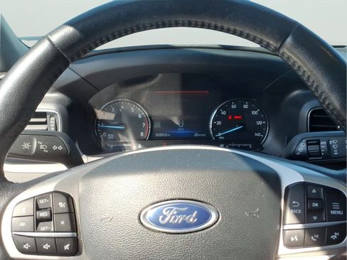 Used 2023 Ford Explorer XLT w/ Equipment Group 202A AWD/4WD image 19