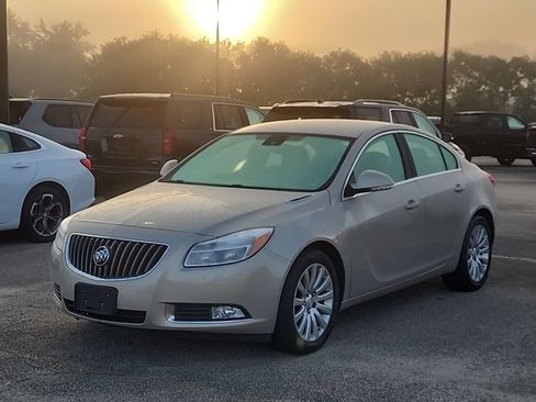 Used 2012 Buick Regal Leather FWD image 2