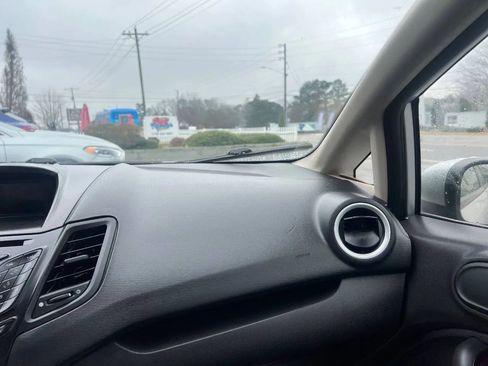 Used 2019 Ford Fiesta SE image 17