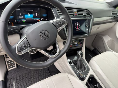 Used 2023 Volkswagen Tiguan SE R-Line image 19