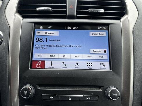 Used 2018 Ford Fusion SE w/ Fusion SE Technology Package image 12