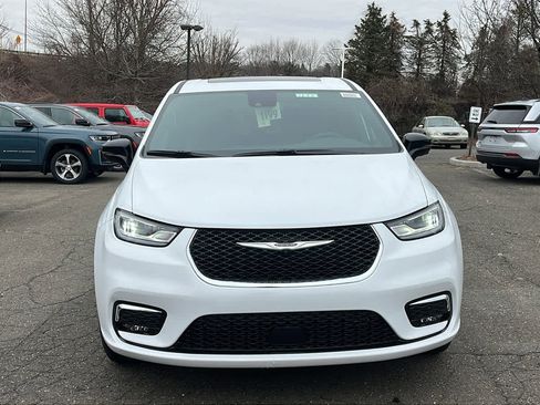 New 2026 Chrysler Pacifica Select image 2