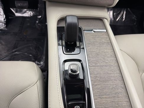 Used 2023 Volvo XC90 B6 Plus image 16