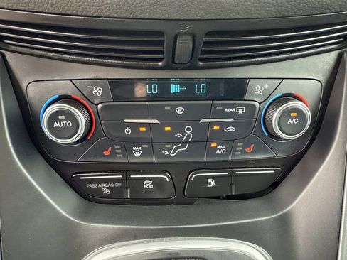 Used 2017 Ford C-MAX SE w/ Cold Weather Package image 32