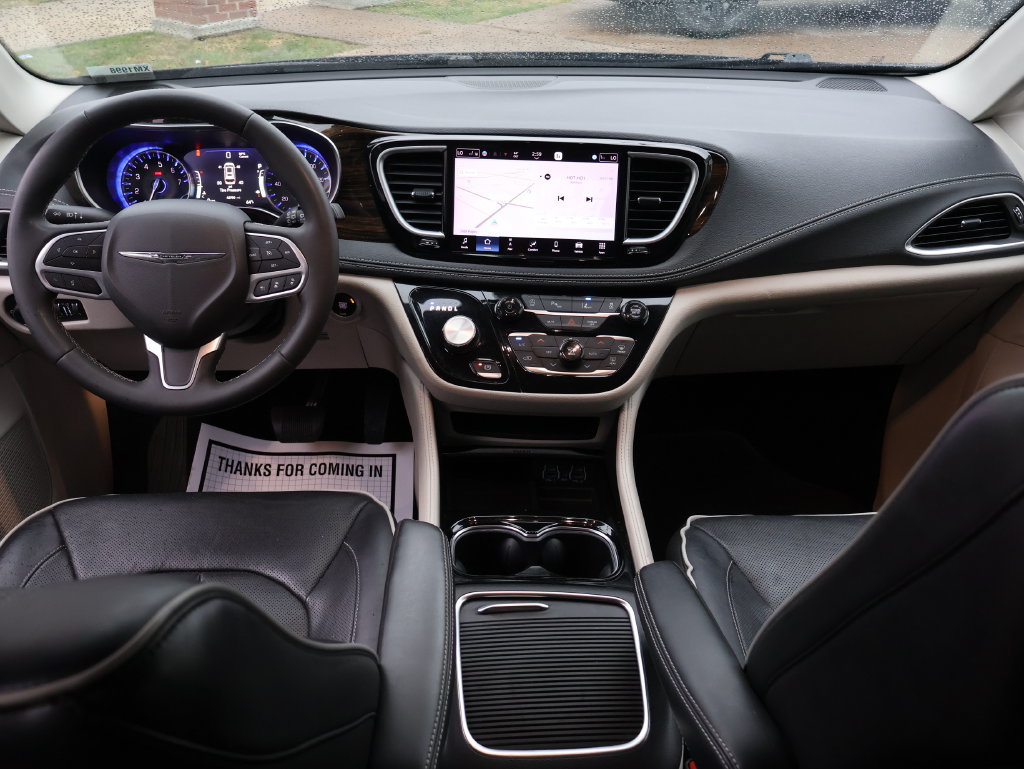 Used 2023 Chrysler Pacifica Limited FWD image 13