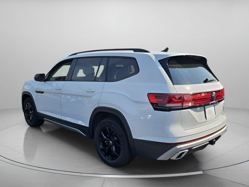 Certified 2024 Volkswagen Atlas Peak Edition SE AWD/4WD image 3
