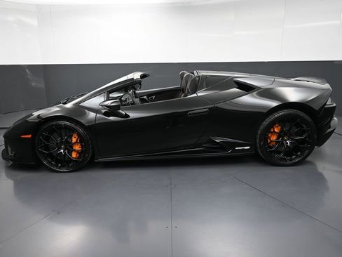 Used 2022 Lamborghini Huracan EVO RWD image 30