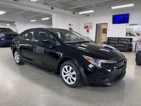 Used 2025 Toyota Corolla LE image 6