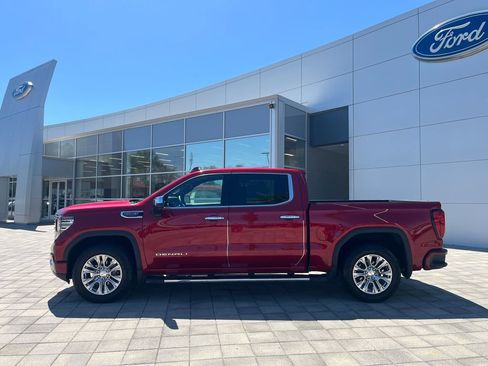 Used 2024 GMC Sierra 1500 Denali w/ Technology Package AWD/4WD image 3