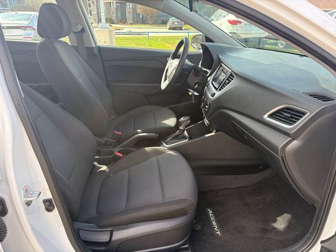 Used 2022 Hyundai Accent SE image 11