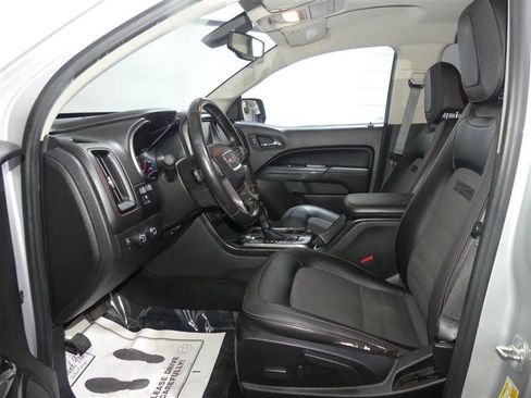 Used 2017 GMC Canyon SLE w/ All Terrain Package AWD/4WD image 19