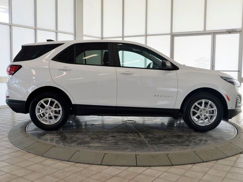 Used 2024 Chevrolet Equinox LS w/ LS Convenience Package image 9