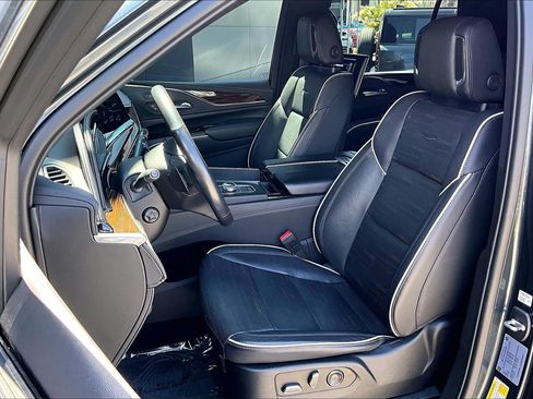Used 2021 Cadillac Escalade Premium Luxury RWD image 22