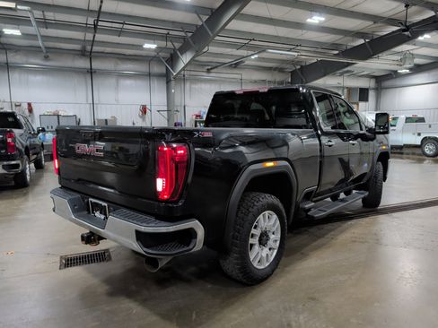 Used 2022 GMC Sierra 2500 SLT w/ X31 Off-Road Package AWD/4WD image 3