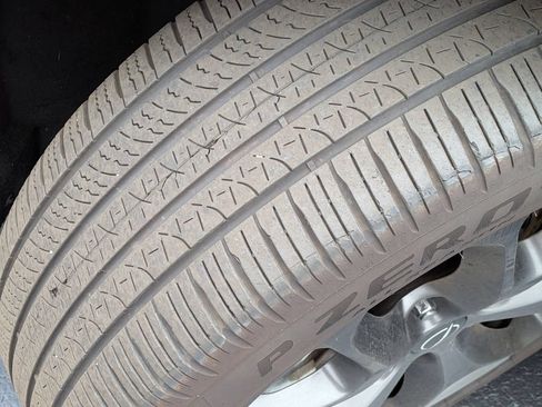 Used 2025 Chrysler Pacifica Limited FWD image 11